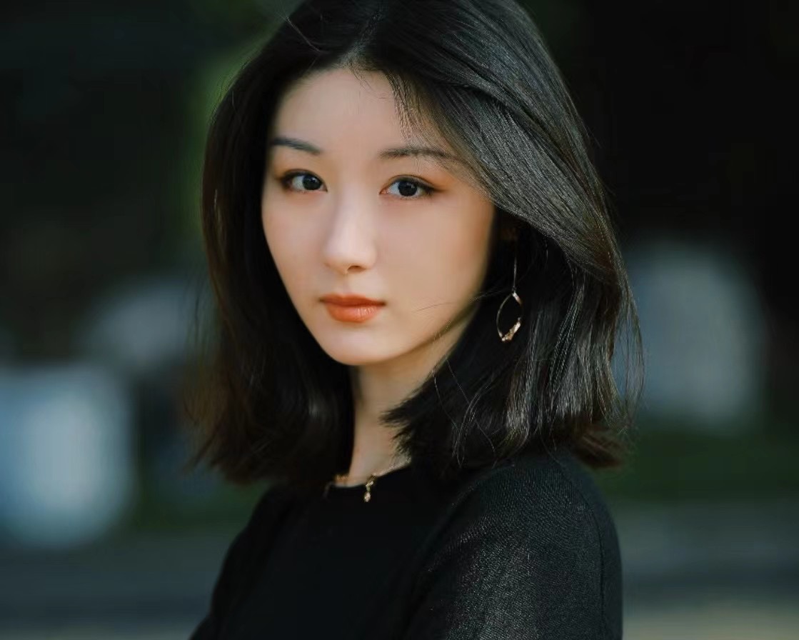 Portrait of Yuzhe (Liz) Pang